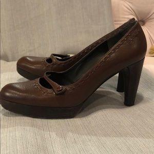 Stuart Weiztman brown pumps